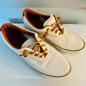 BASS White & Brown Leather Boat Shoes in Size 8.5.
